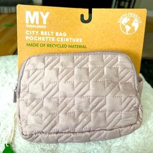 MyTagalongs Mauve Quilted City Belt w/ matching card case
Bag NWT